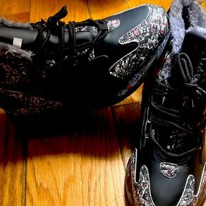 Brand new never wore size 11 in men’s gym shoe with a fur inside tags still on